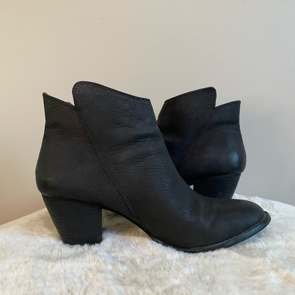 Steve Madden Genuine Leather Ankle Boots (9.5) - Picture 2 of 9